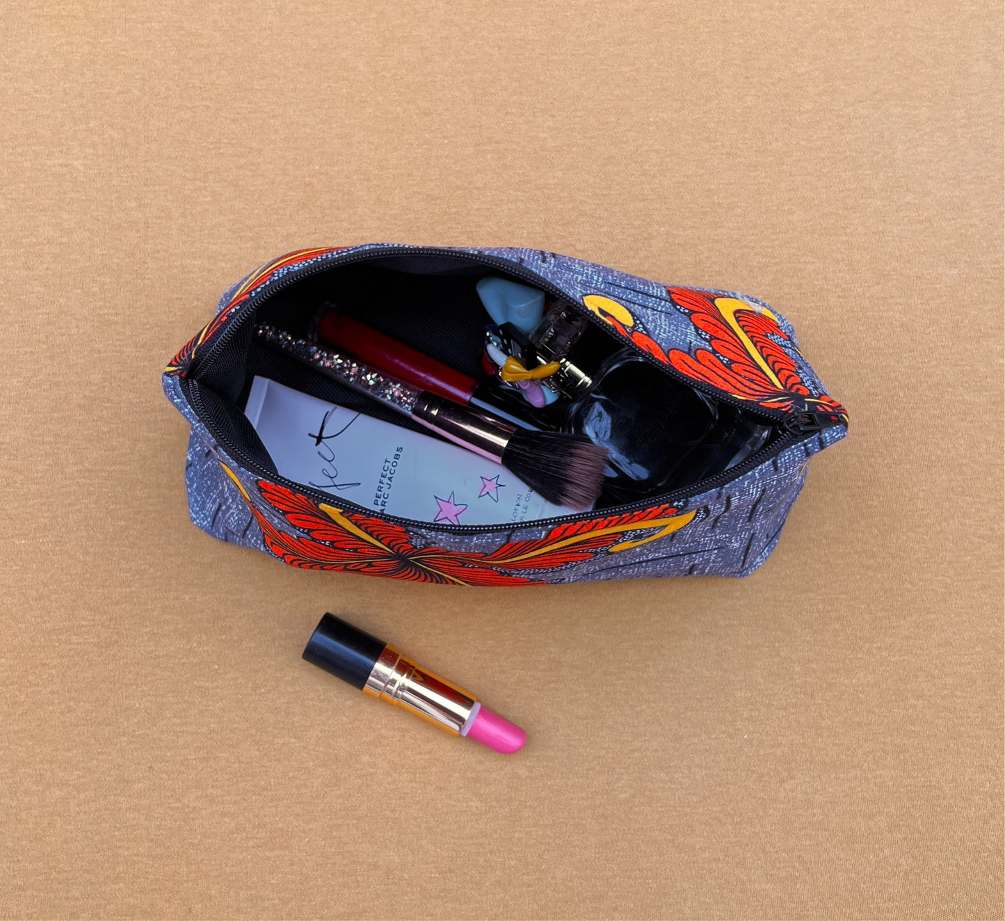 Grey cosmetic bag / wash bag (triangular)